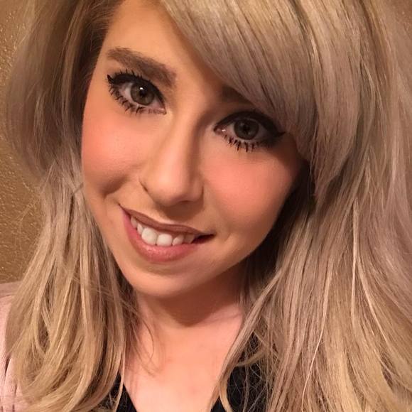 Meet your Posher, Kayla - Picture 1 of 1